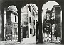 dall'atrio del palazzo (Prefettura) verso la tomba di Antenore (a dx) prima dei lavori 1934-37 (Luciana Rampazzo)